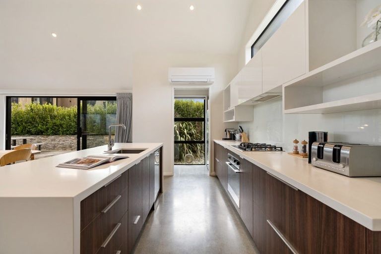Photo of property in 35 Jacks Point Rise, Jacks Point, Queenstown, 9371
