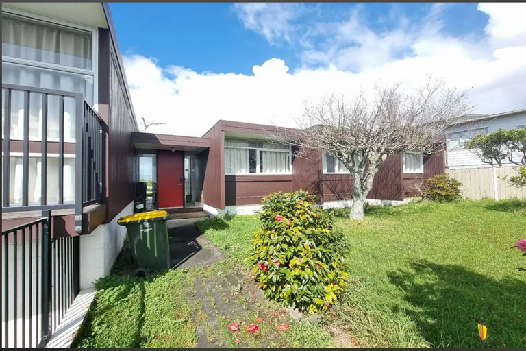 Photo of property in 151 Bleakhouse Road, Mellons Bay, Auckland, 2014