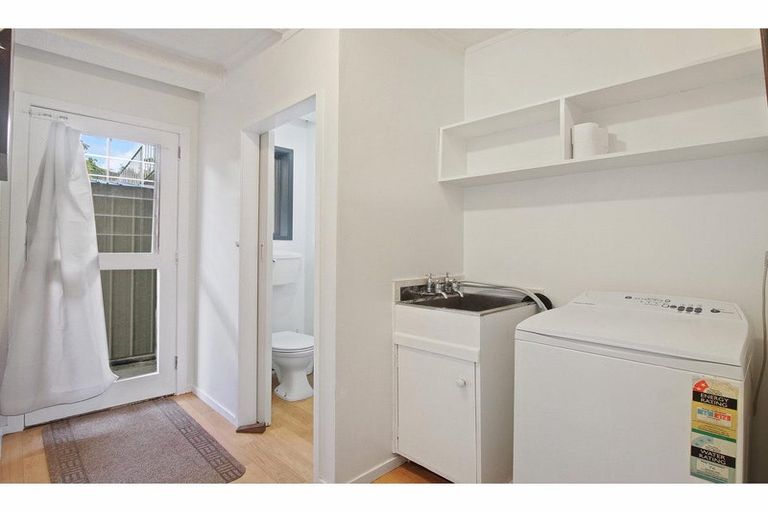 Photo of property in 2/46 Chartwell Avenue, Glenfield, Auckland, 0629