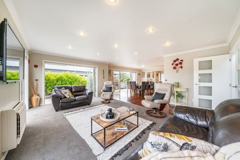 Photo of property in 43 Seymour Grove, Kingsley Heights, Upper Hutt, 5018