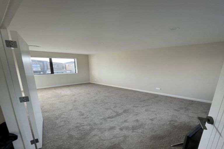 Photo of property in 27 Desalt Drive, Hobsonville, Auckland, 0616