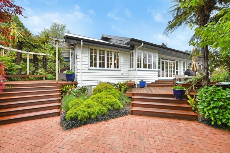 Photo of property in 18 Dowling Grove, Silverstream, Upper Hutt, 5019