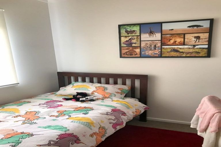 Photo of property in 35 Drome View Place, Beach Haven, Auckland, 0626