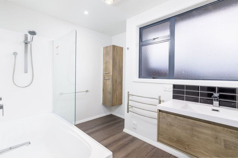 Photo of property in 1 Holmes Street, Waimate, 7924