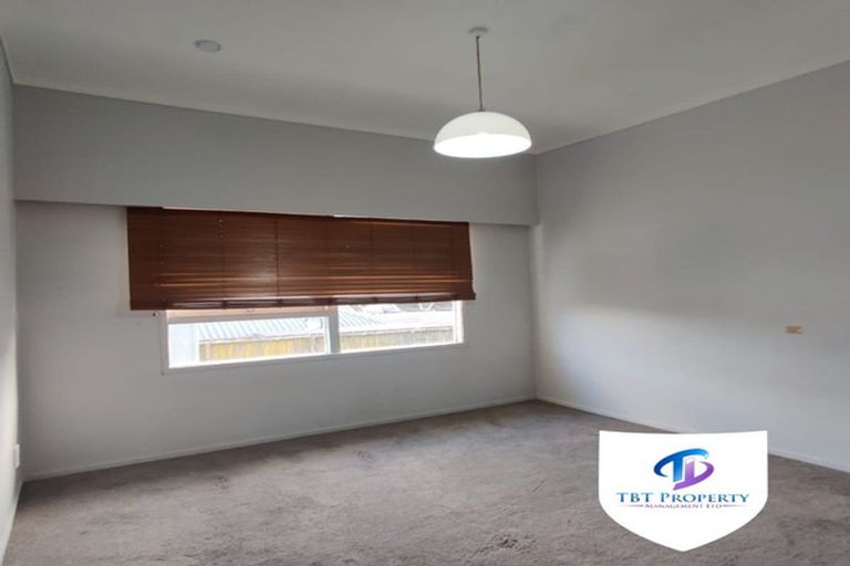 Photo of property in 12a Waiari Road, Conifer Grove, Takanini, 2112