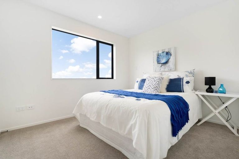 Photo of property in 45b Crestview Rise, Papakura, 2110