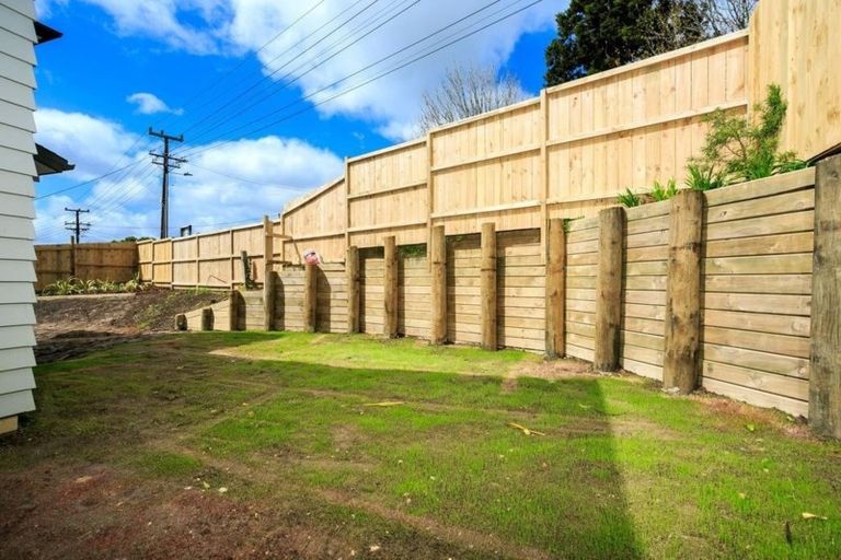 Photo of property in 62 Verran Road, Birkdale, Auckland, 0626