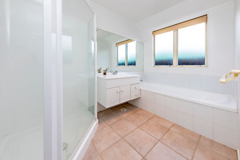 Photo of property in 36 Bellville Drive, Clendon Park, Auckland, 2103