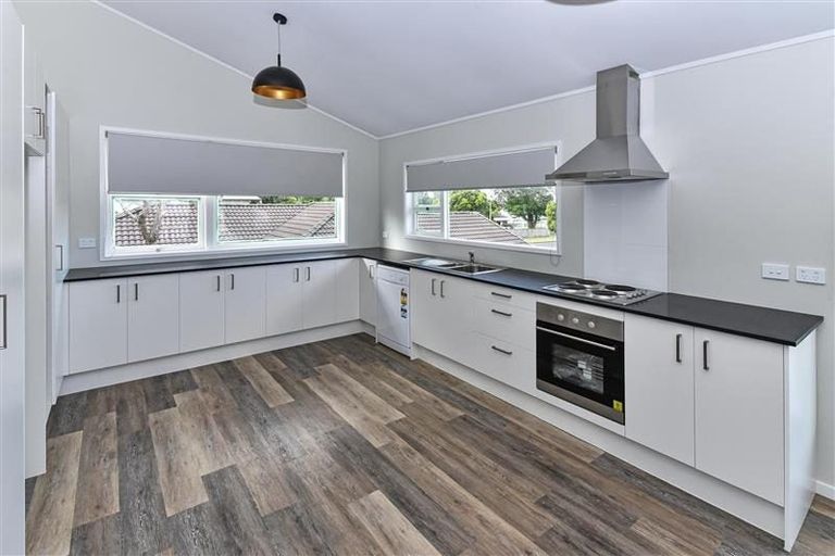 Photo of property in 27 Mcinnes Road, Weymouth, Auckland, 2103