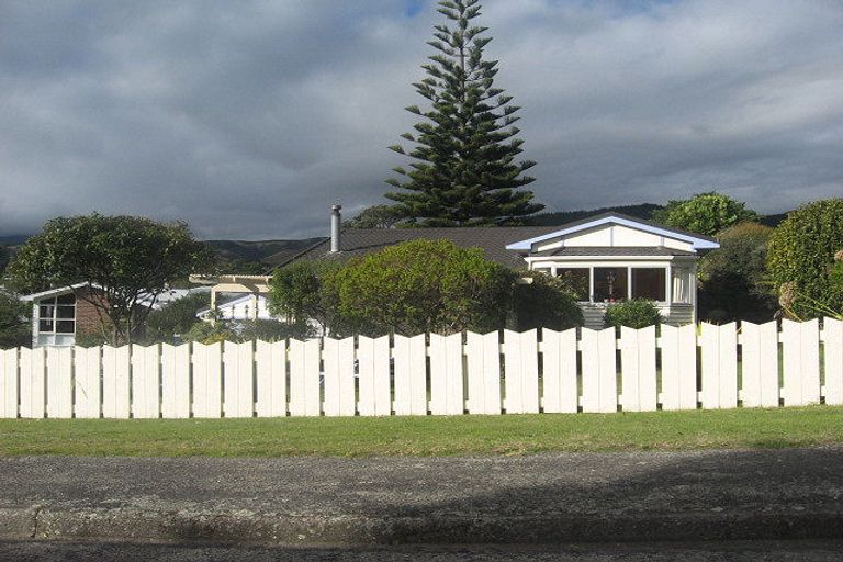 Photo of property in 8 Horomona Road, Paekakariki, 5034