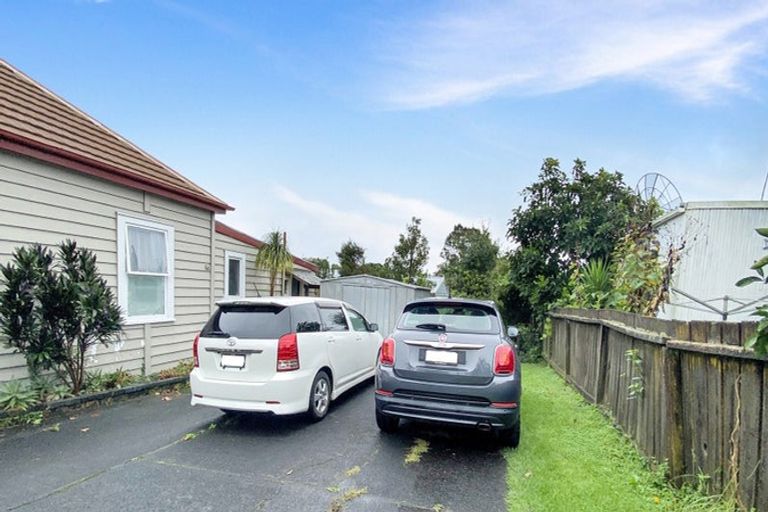 Photo of property in 2/16 Seabrook Avenue, New Lynn, Auckland, 0600