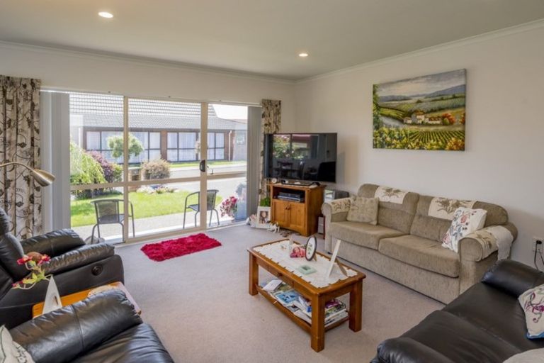 Photo of property in 2 Fuller Close, Levin, 5510