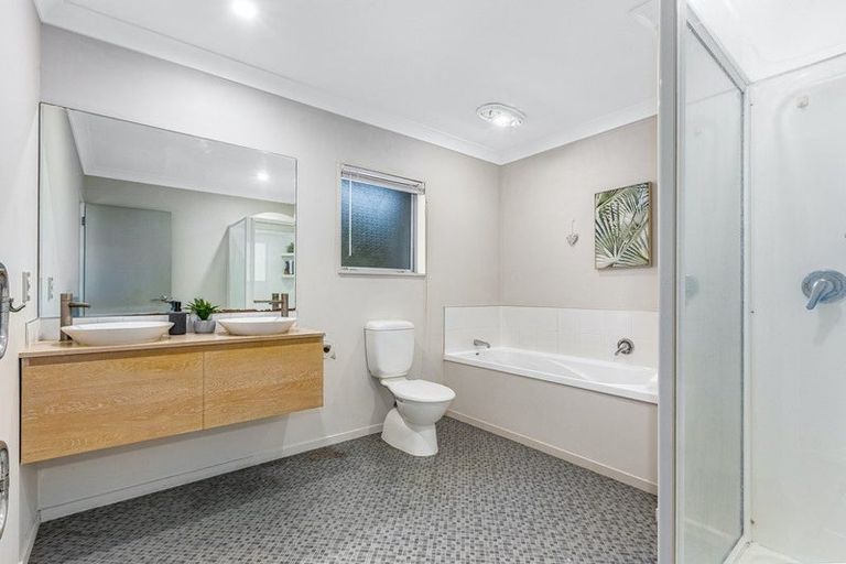 Photo of property in 9 Paremata Drive, Paremata, Porirua, 5024