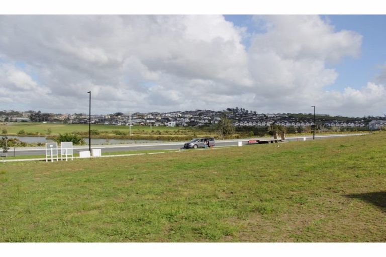 Photo of property in 120 Arran Point Parade, Orewa, 0931