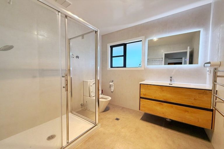 Photo of property in 113 Luckens Road, West Harbour, Auckland, 0618