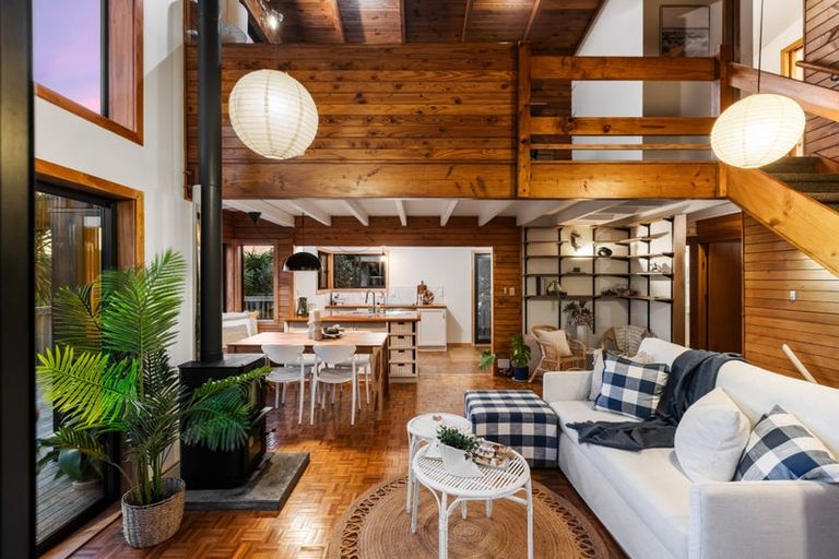 Photo of property in 4 Hillside Crescent, Leigh, 0985