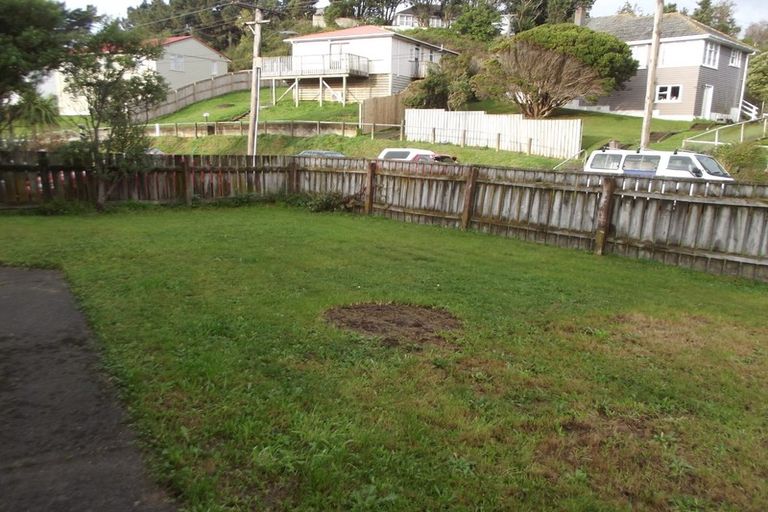Photo of property in 12 Dorset Grove, Cannons Creek, Porirua, 5024