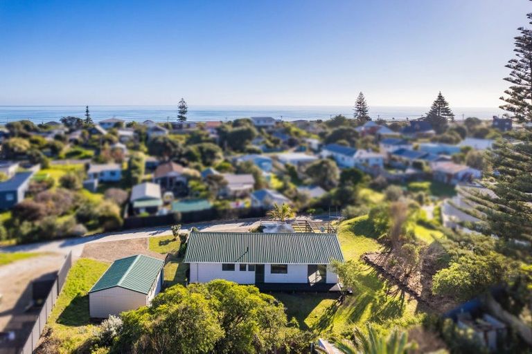 Photo of property in 16b Karaka Street, Otaki Beach, Otaki, 5512