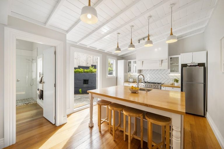 Photo of property in 17 Hamilton Road, Hataitai, Wellington, 6021