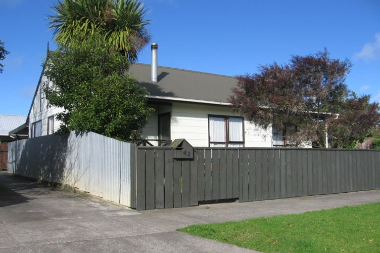 Photo of property in 42 Raglan Avenue, Cloverlea, Palmerston North, 4412