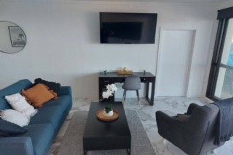 Photo of property in 102 West Hoe Heights, Orewa, 0931