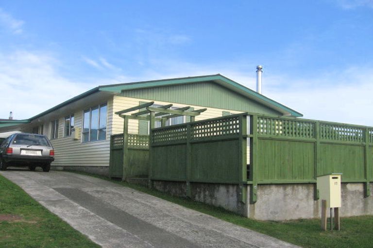 Photo of property in 17 Cassley Crescent, Papakowhai, Porirua, 5024