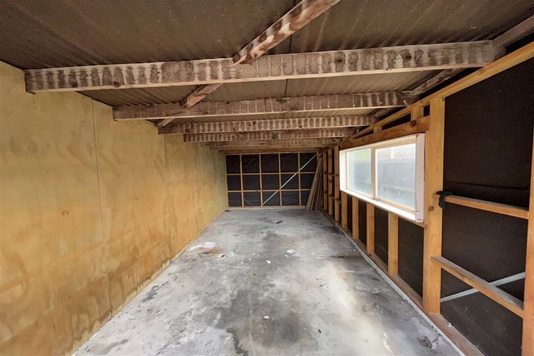 Photo of property in 1/116 Te Atatu Road, Te Atatu South, Auckland, 0610