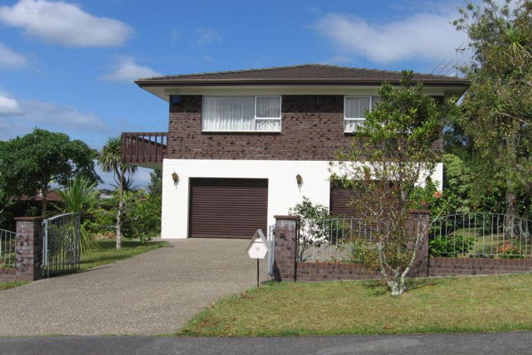Photo of property in 12 Darlington Place, Glendene, Auckland, 0602