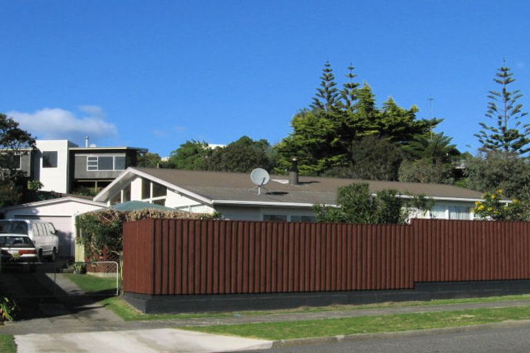 Photo of property in 13 Hicks Crescent, Waikanae Beach, Waikanae, 5036