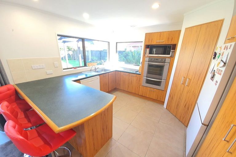 Photo of property in 129 Walter Strevens Drive, Conifer Grove, Takanini, 2112