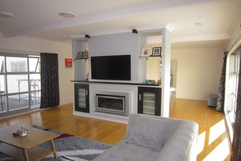 Photo of property in 1 Cherry Grove, Strathmore Park, Wellington, 6022