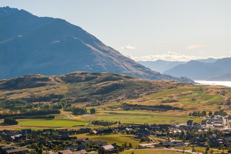 Photo of property in 19 Pendeen Crescent, Jacks Point, Queenstown, 9371