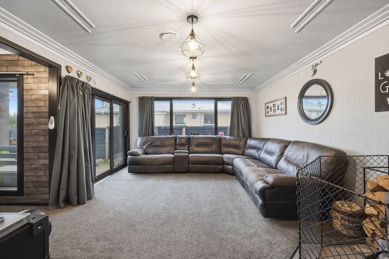 Photo of property in 215 Mcquarrie Street, Kingswell, Invercargill, 9812
