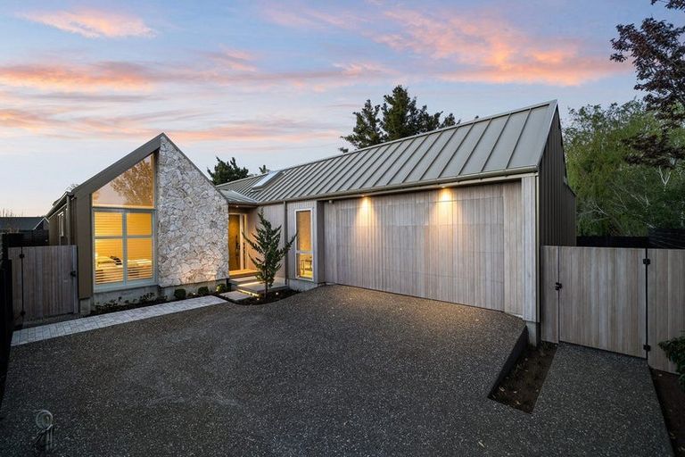 Photo of property in 2/183 Weston Road, St Albans, Christchurch, 8052