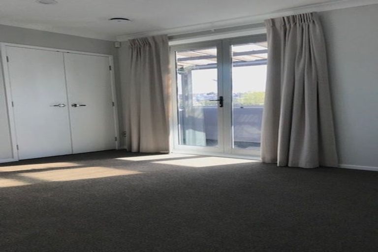 Photo of property in 11m Clearwater Cove, West Harbour, Auckland, 0618