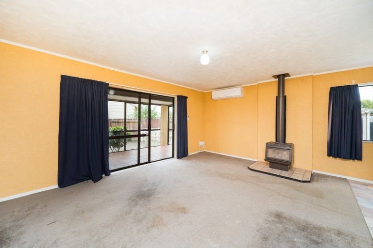 Photo of property in 14 Gladys Place, Kelvin Grove, Palmerston North, 4414