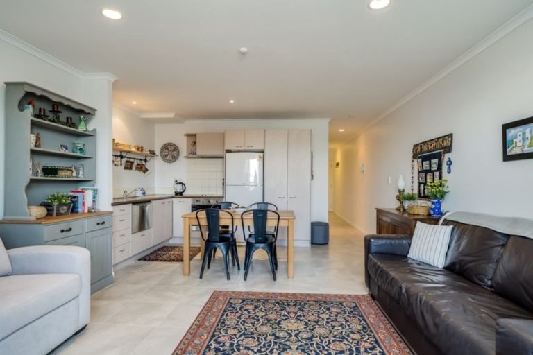 Photo of property in Paramount Apartments, 4/281 Maunganui Road, Mount Maunganui, 3116