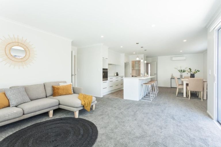 Photo of property in 33 Kotiate Street, Papamoa Beach, Papamoa, 3118