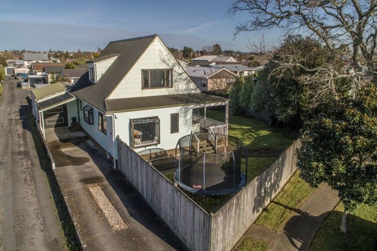 Photo of property in 4 Oak Avenue, Nawton, Hamilton, 3200