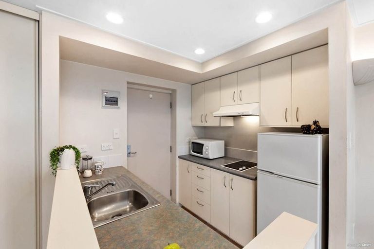 Photo of property in 46 Potter Avenue, Northcote, Auckland, 0627