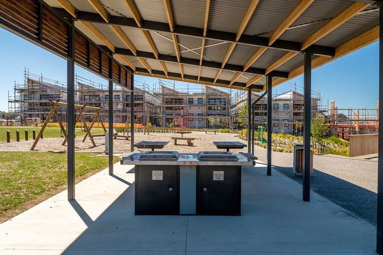 Photo of property in 40 Paparahi Place, Wainui, 0992