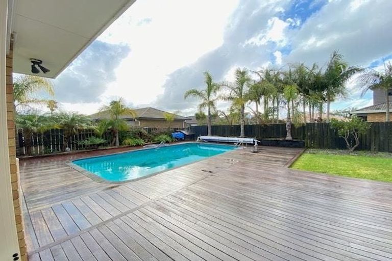 Photo of property in 30 Ben Nevis Place, Northpark, Auckland, 2013