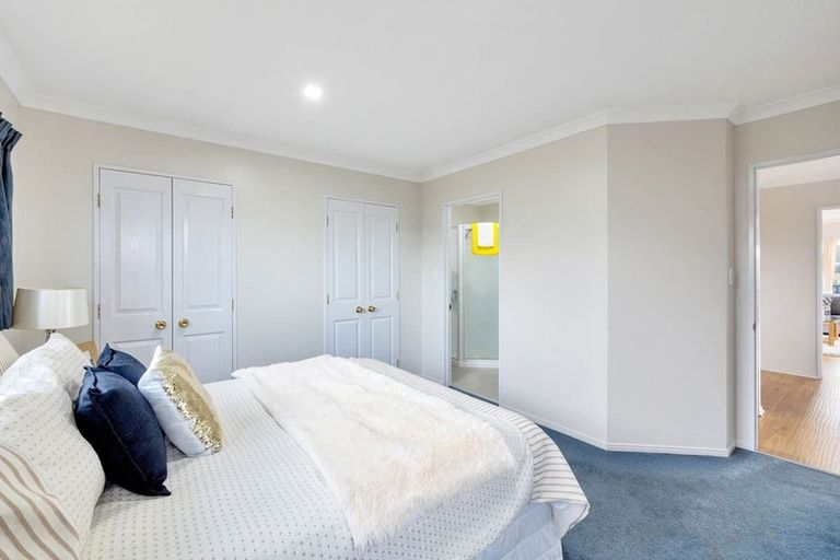 Photo of property in 10 San Pedro Place, Henderson, Auckland, 0612