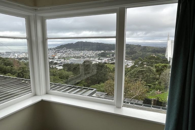 Photo of property in 22 Dorking Road, Brooklyn, Wellington, 6021