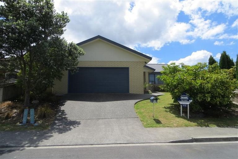 Photo of property in 28 Coventry Way, Long Bay, Auckland, 0630