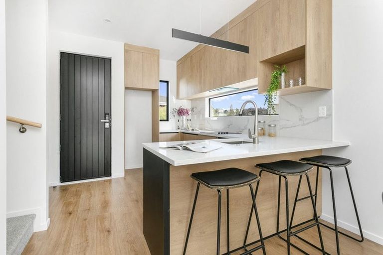 Photo of property in 8/7 Cedar Heights Avenue, Massey, Auckland, 0614