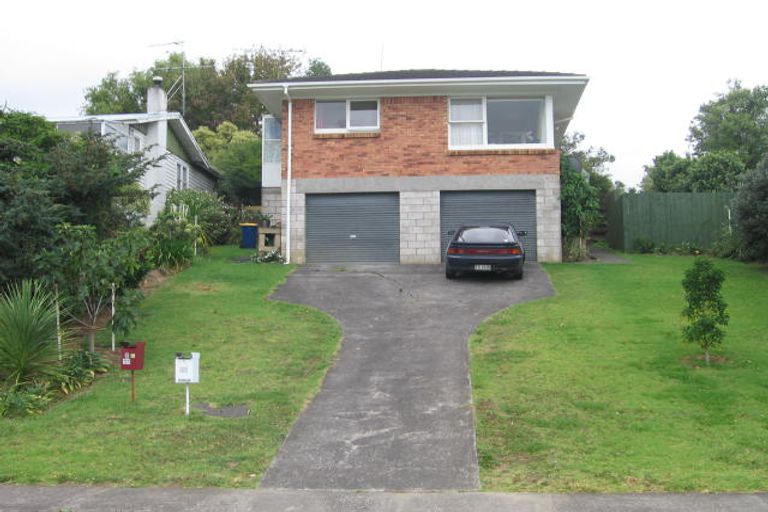 Photo of property in 2/11 Lingfield Street, Glenfield, Auckland, 0629
