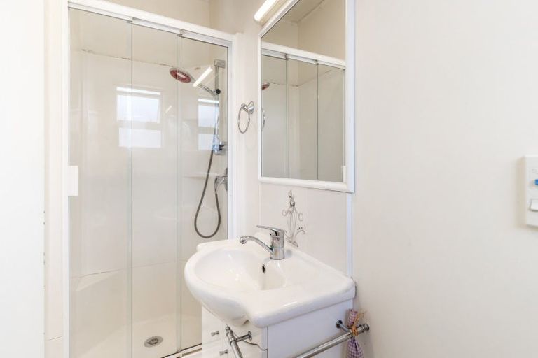 Photo of property in 1/137 Shakespeare Road, Milford, Auckland, 0620