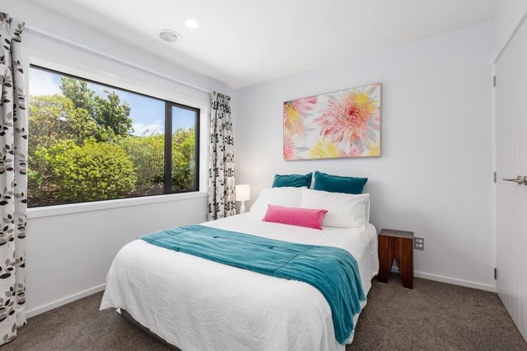 Photo of property in 2 Manapouri Lane, Aotea, Porirua, 5024