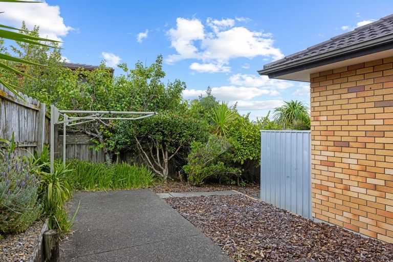 Photo of property in 12 Jelas Road, Red Beach, 0932